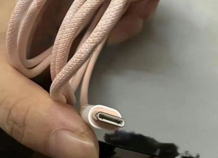 射阳苹果15维修店分享iPhone15USB-C数据线长啥样